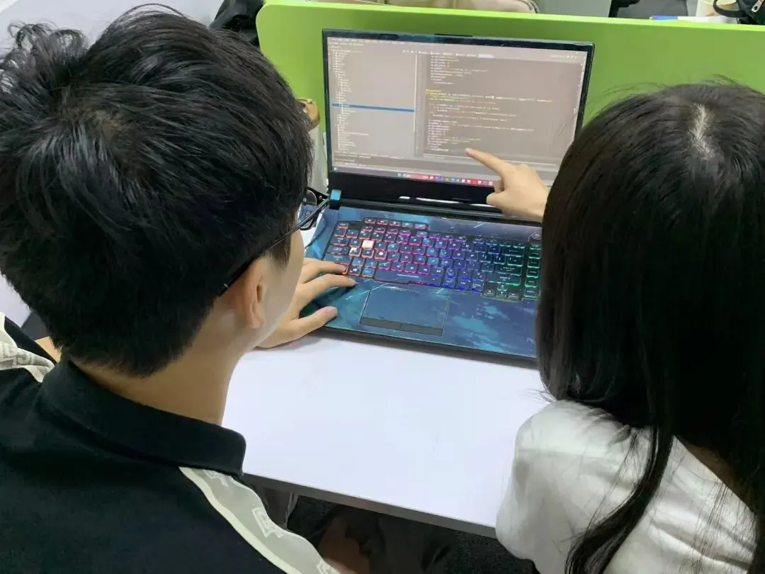 工程师的工作场景